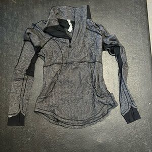 Lululemon women’s soft stretchy pullover, front & back pocket, size 10, EUC